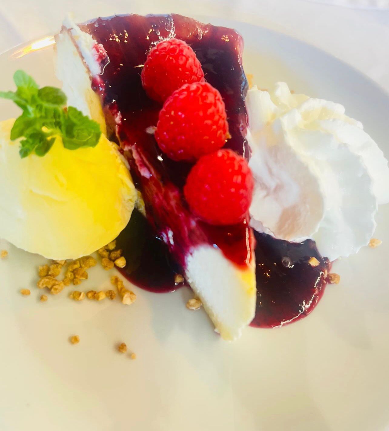 Postres caseros Mesón Los Lobos Restaurante Asador Algarrobo — Tarta de queso y brownie